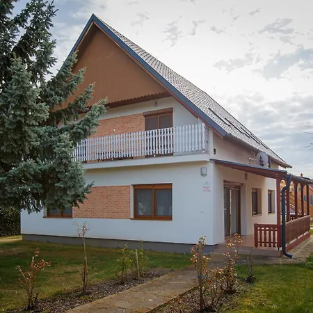 Apartment Olivia House Balatonboglar